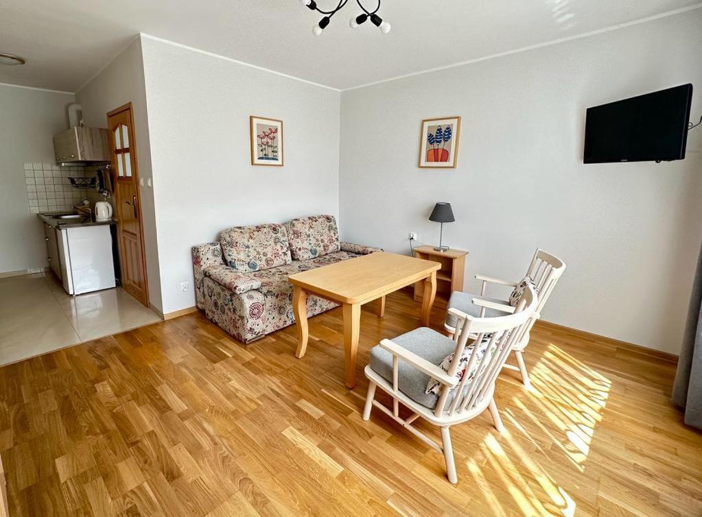 Alex - Pokoje I Apartamenty Blisko Plazy Z Ogrodem I Placem Zabaw Ostrowo (Puck)