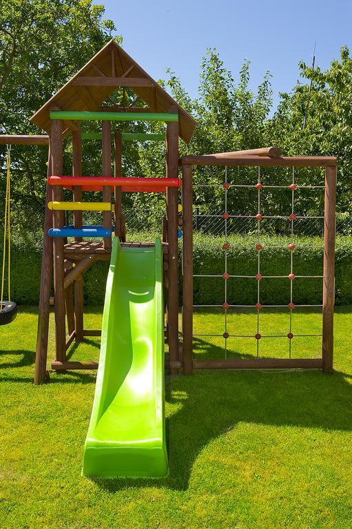 Alex - Pokoje I Apartamenty Blisko Plazy Z Ogrodem I Placem Zabaw * Ostrowo (Puck)