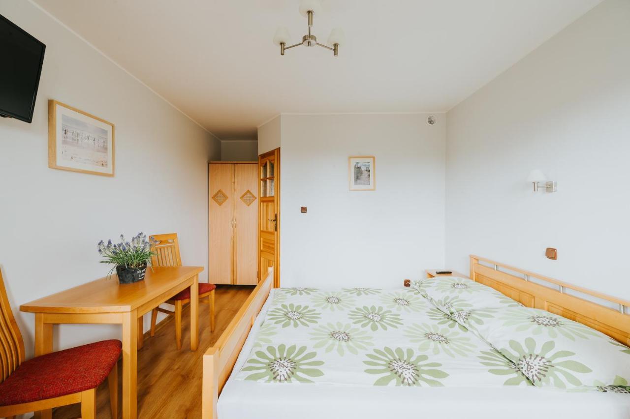Alex - Pokoje I Apartamenty Blisko Plazy Z Ogrodem I Placem Zabaw Ostrowo (Puck)
